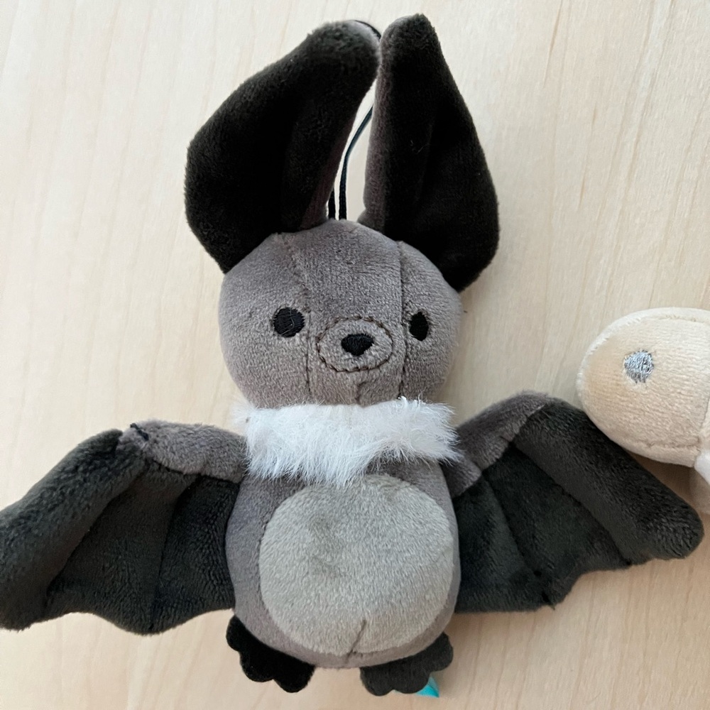 NEW Bellzi bat batti black gray keychain ornament MINI plush mochi HALLOWEEN TOY